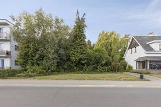 <p><span><span>Unieke bouwgrond 804 M2 te koop voor open bebouwing met westelijke oriëntatie. De bouwbreedte van de woning bedraagt 10m00. De maximale bouwdiepte bedraagt: 15m00 op het gelijkvloers en de verdieping. Kroonlijsthoogte voorgevel /achtergevel: 6m50 vanaf het afgewerkte dorpelpeil. De bouwgrond is gelegen in rustige en gezinsvriendelijke buurt, weg van de drukte van de stad, maar toch op korte afstand van alle nodige voorzieningen. Ideale verbinding naar Mechelen / Antwerpen of Brussel.</span></span></p>