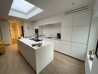 <p><span>Mooi gelegen appartement in het centrum van Avelgem met twee grote terrassen. Inkom, wasplaats, ruime living met open ingerichte keuken, oven, microgolf, koelkast, diepvries, vaatwasser, kookplaten, dampkap, toilet, badkamer, 2 slaapkamers en twee grote terrassen. Vrij op 01/12/2026. epc C 204 kWh/m² uc 2641078. Voor info of bezoek, bel 056.21.58.00 of www.immo-lvb.be, naar pand gaan en afspraak online inboeken.</span></p>