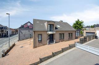 This immaculately maintained home is located in a central area