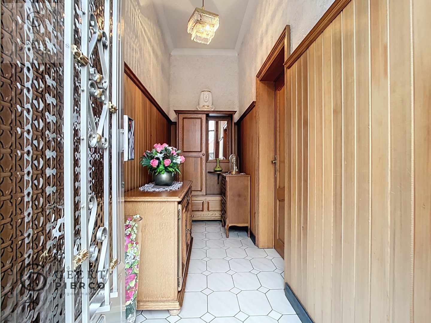 Karaktervolle hoeve met loods op een perceel van 16a76ca. - foto 2