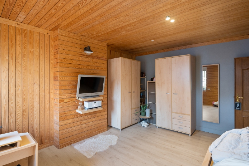 Centraal en gunstig gelegen ruime woning op 320m2 met 5 SLK, terras en hobbyruimte of atelier - foto 4