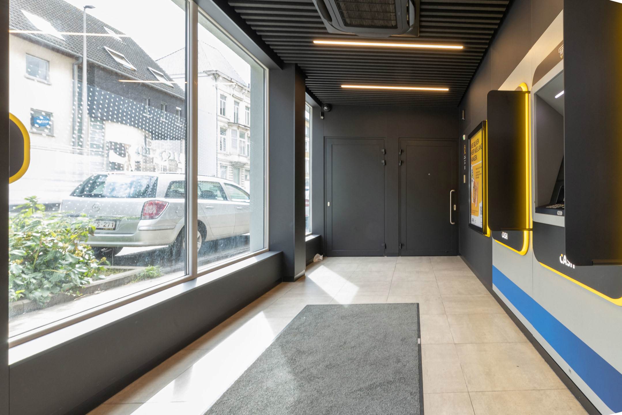 Centraal gelegen handelsruimte met vast rendement te Gent - foto 4