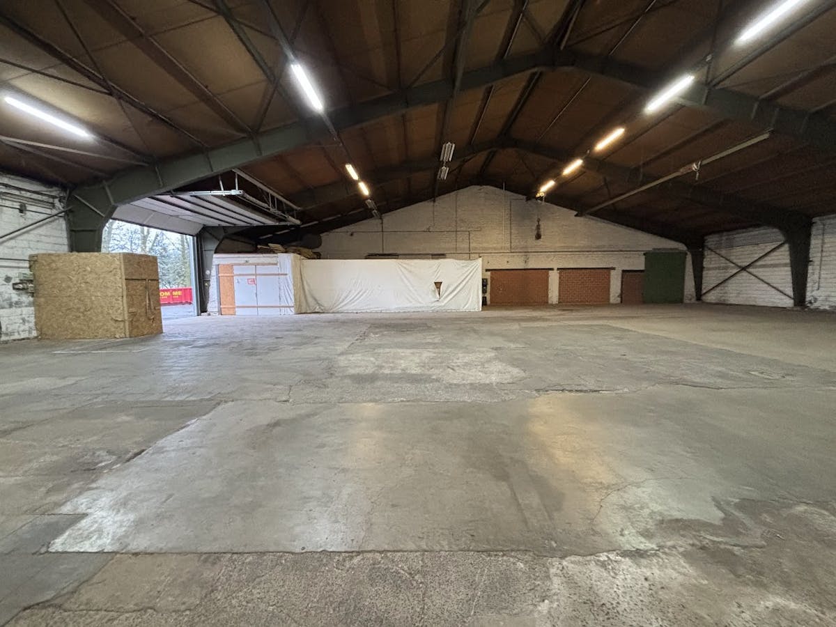 Magazijn van ca. 660 m² te huur in Menen - foto 2