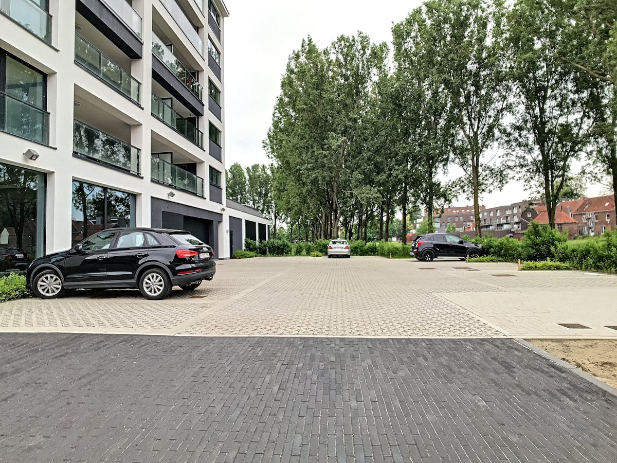 Parkeerplaats nabij centrum Ingelmunster. - foto 2