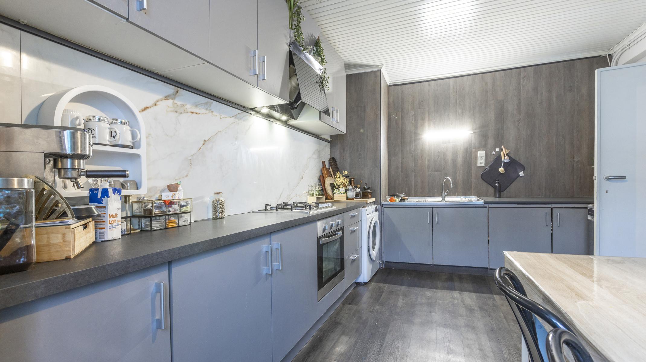 Opbrengsteigendom met twee appartementen en 6 garages. - foto 5