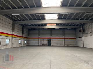 Fenomenaal gelegen bedrijfsgebouw bestaande uit 850 m² opslagruimte in combinatie met +/-150 m² kantoren uitbreidbaar tot 1.950 m² of 3.250 m²...