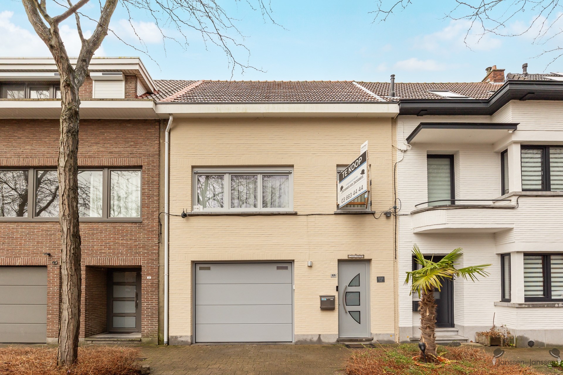 Woning met 3 (mog.4) slk, garage en ruime tuin in Brasschaat - foto 1