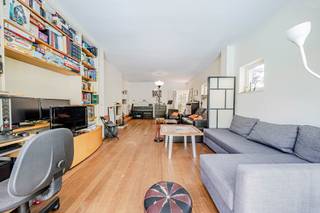 Morgan's Real Estate presenteert u deze charmante villa gelegen in Uccle, op slechts enkele stappen van de Dieweg. Slechts verscholen op...