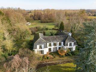 Karaktervolle architectenvilla op uitzonderlijk domein in DiepenbeekDe villaOp een indrukwekkend en discreet gelegen perceel bevindt zich deze...