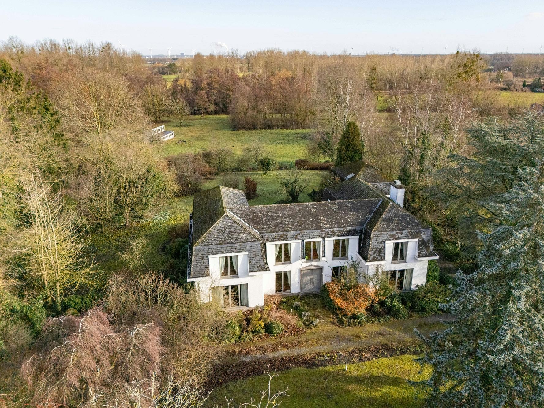 Karaktervolle architectenvilla op uitzonderlijk domein in Diepenbeek - foto 1