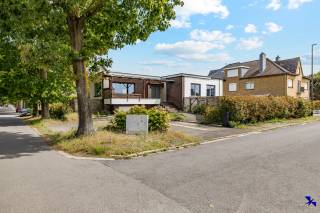 Bienvenue à Berlare !Vous recherchez une maison ouverte au caractère unique, parfaitement située et entourée de verdure ? Ne cherchez plus !Dans le...