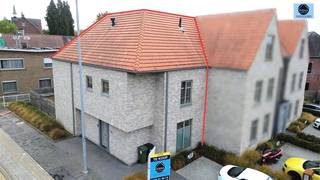 <p><span>ZEER MOOIE WONING IN HARTJE ZANDBERGEN</span></p><p><span>Richtprijs : 375.000 euro</span></p><p><span>Recente woning gebouwd in 2019 gelegen in het landelijke Zandbergen,  nabij scholen en openbaar vervoer.</span></p><p><span>Beneden treft u de inkomhal met apart toilet, ruime lichtrijke leefruimte met volledig uitgeruste keuken en</span></p><p><span>aparte berging.</span></p><p><span>Boven bevinden zich drie volwaardige slaapkamers en een badkamer voorzien van een inloopdouche en dubbele lavabo.</span></p><p><span>Zolder aanwezig, alsook gemeenschappelijke fietsenberging.</span></p><p><span>Achteraan bevindt zich de gezelige tuin met terras en berging.</span></p><p><span>Autostaanplaats voor de woning optioneel.</span></p><p><span>Troeven : gunstig EPC B</span></p><p><span>               8 zonnepanelen aanwezig</span></p><p><span>               vloerverwarming</span></p><p><span>Kom en ontdek dit pareltje!!</span></p><p><span>Aarzel niet en bel : 0489 54 69 99 of mail dylan@svena.be</span></p><p><span> </span></p><p><span>Deze gegevens zijn louter informatief en wij kunnen niet aansprakelijk gesteld worden voor eventuele onjuistheden.</span></p><p><span>De bewoonbare oppervlakte is slechts indicatief.</span></p><p><span> </span></p>