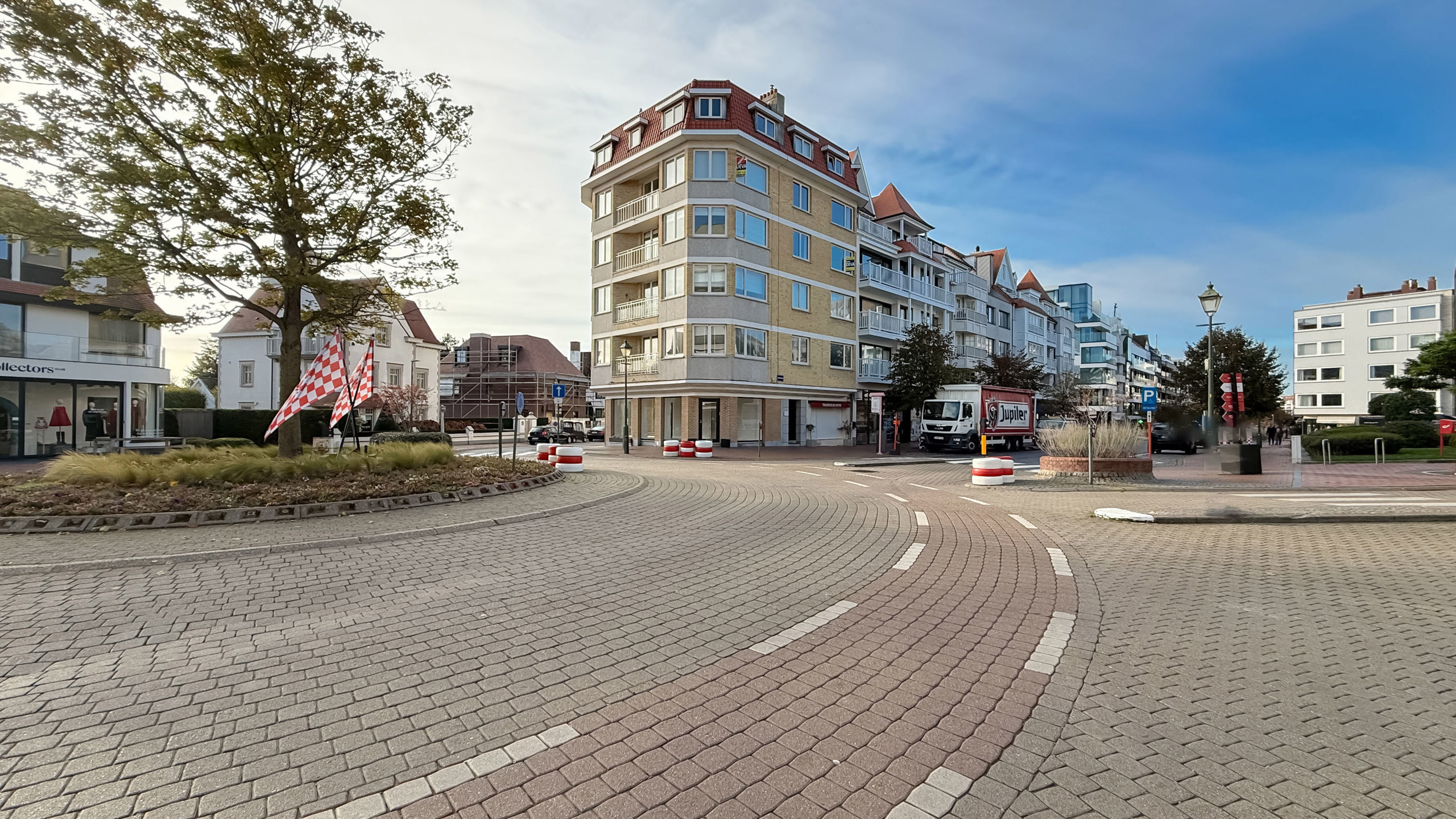 Uitzonderlijk handelspand op toplocatie – Driehoeksplein - foto 2