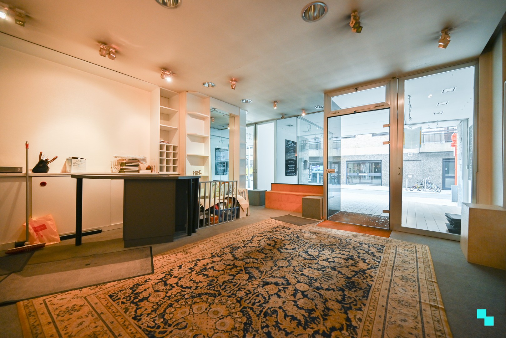 Centraal gelegen handelsruimte met bijhorende woonst en leuke stadstuin te Izegem - foto 4