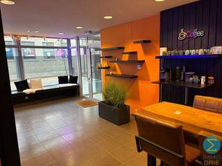 <strong>Commerciële winkelruimte/kantoorruimte 160 m² in het centrum van Arendonk met parking.</strong><br /><br />Vastgoedinformatie in aanvraag.