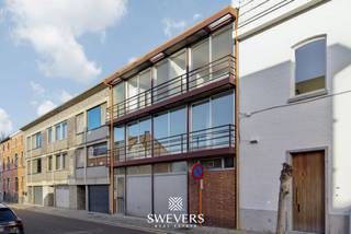 Interesse? Meer informatie op www.SWEVERS.be. - Deze te renoveren ruime stadswoning in de Normandiëstraat 1A in Hasselt biedt maar liefst 198...