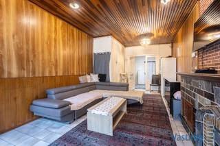 Op wandelafstand van het kloppend hart van de stad, treft u dit zeer rustig gelegen appartement.Voorzien van een leefruimte en keuken die vernieuwd...