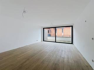 2 slaapkamer appartement te koop! Nieuwbouwproject op centrum ligging en in groene oase! Project bestaande uit vijf gebouwen met verschillende appartementen met een vloeroppervlakte variërend tussen 60 - 100m2. Indeling van de appartementen: een inkomhal met een gastentoilet, 1-3 slaapkamers , badkamer met inloopdouche, een lichtrijke leefruimte open keuken zicht op terras! Aankoop van een parkeerplaats of garagebox is eveneens mogelijk. Meer info of een bezoek mail naar info@property-vastgoed.be