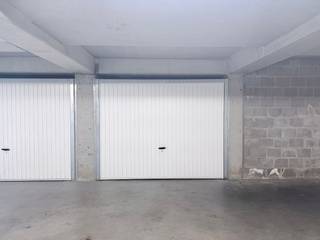 Box de garage spacieux très bien situé à vendre à Middelkerke, Warande 34 Residence « Nice ».Dimensions :hauteur : 1,80 mprofondeur : 5,80...