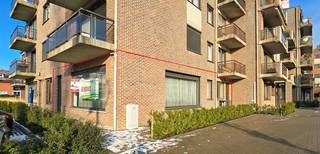 Voor een afspraak bel Kim 0473 72 33 62.Handelspand of woonst met afgesloten garage in het centrum van Lummen.Voormalige rijschool Hendriks.Dit...