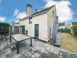 Maison de vacances très bien maintenue avec tout le confort et beaucoup d'intimité. Composition: salle de séjour agréable avec cheminée,...