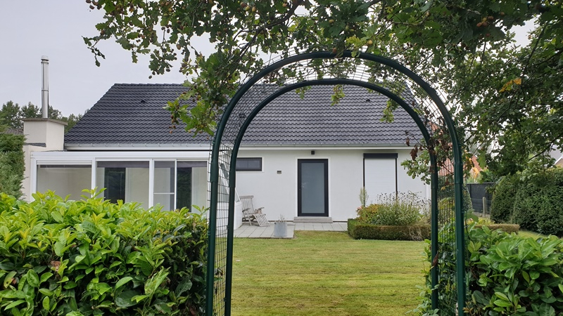 Eigentijdse bungalow met 3 slaapkamers, tuin en garage - foto 4
