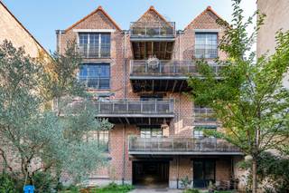 Infos : bruxelles.ouest@weinvest.be ou 02 315 77 22 | Discover this magnificent 146 m² duplex, a rare property offering generous spaces...