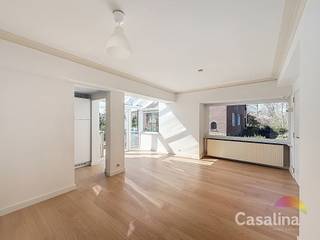 CASALINA Real Estate biedt exclusief te huur aan: Gezellig en ruim huis met drie slaapkamers en een mooie tuin. Ontdek deze prachtige duplex...