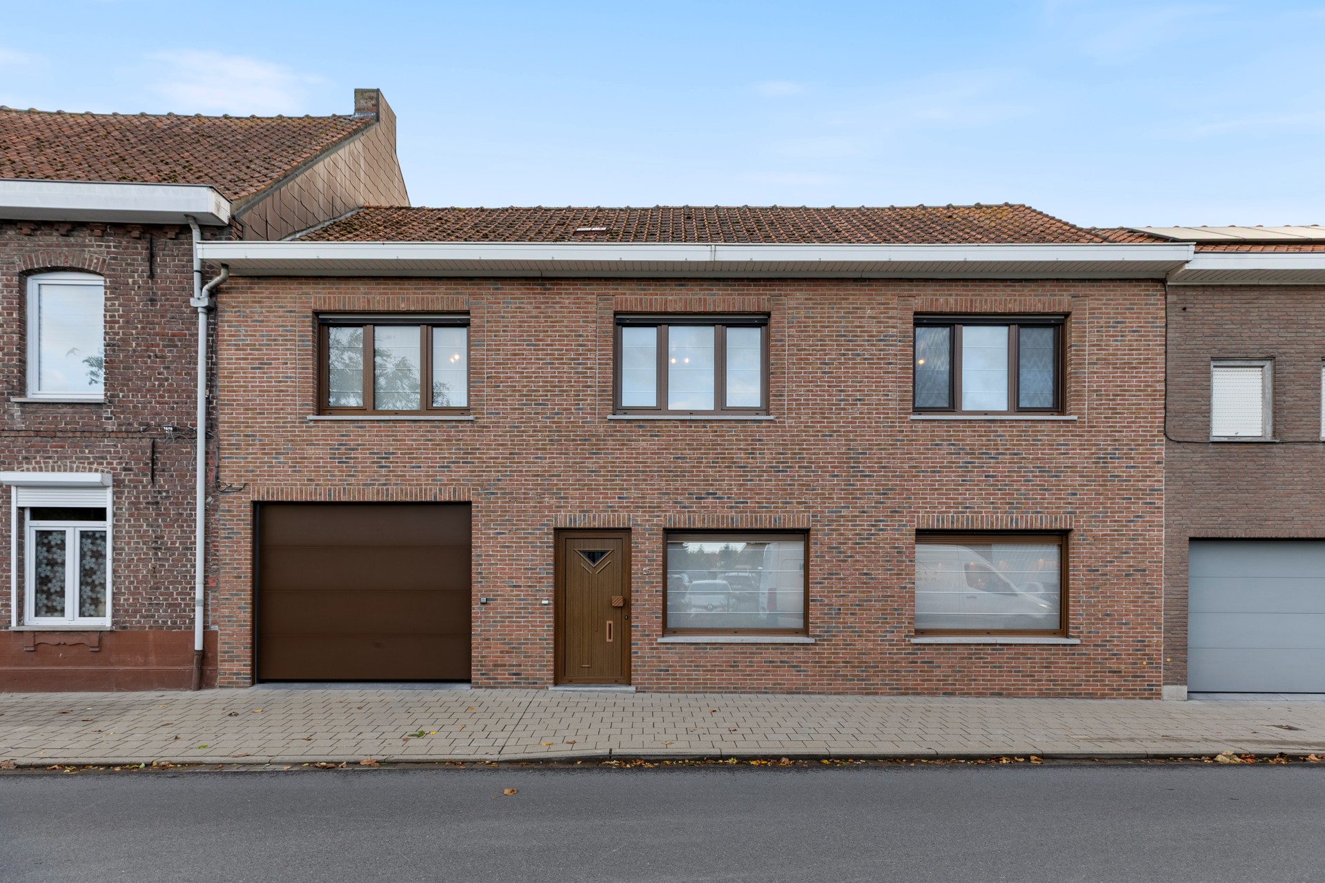 Ruime en energiezuinige gezinswoning in hartje Ledegem - foto 1