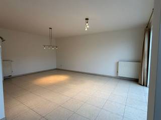 Vraag uw bezoek aan via info@optimusvastgoed.be!TE HUUR: Ruim appartement met 2 slaapkamers te Heusden-Zolder!Dit appartement bevindt zich op de...