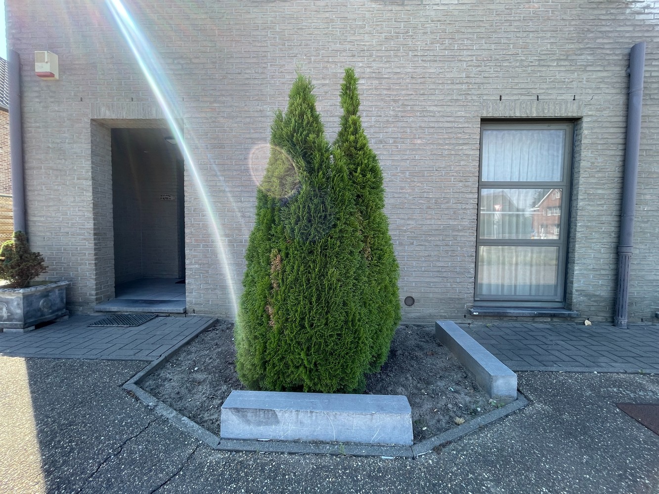 Ruime duplex (2 slpks) met 3 terrassen en aparte toegang in kleinschalige residentie. - foto 3