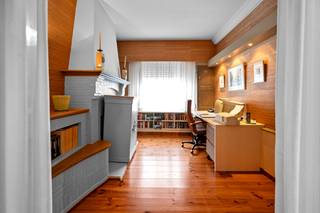 UITZONDERLIJKE RUIME  SPECIALE EIGENDOM ( DEEL LOFT STIJL  )  3 LEEFRUIMTES - 4 SLAAPKAMERS <br />bijna 300 M2 bewoonbare oppervlakte !<br />op gelijkvloers 230 m²<br />hal, prachtige ruimte met boog in het midden ( living, bureel, praktijk,slaapkamer ..) , ruime sfeervolle living met moderne open haard cassette, ingerichte moderne keuken met eethoekje, dub deur naar een zeer knappe ruimte  in loft stijl van ongeveer 120 M² !!! zicht op tuintje <br />1 ste verd  2 slaapkamers<br />2 de verd   2 slaapkamers <br />EPC 599 <br />kort samengevat u hebt 3 zeer gezellige toffe speciale leefruimte s op gelijkvloers !<br /> <br /> 