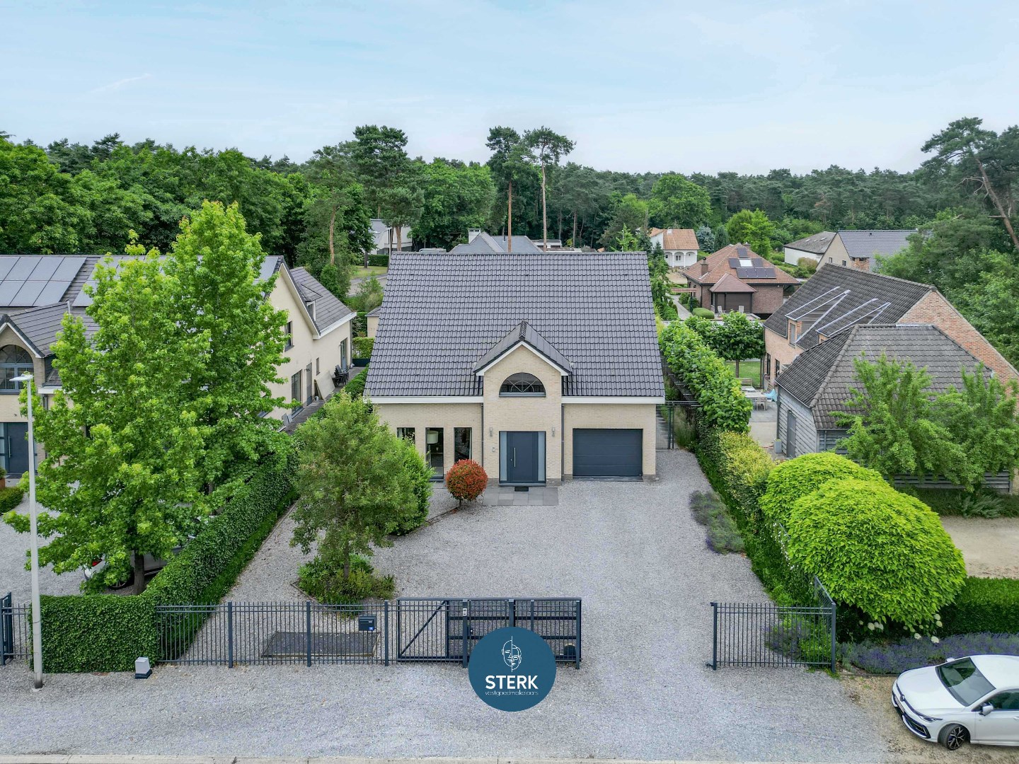 ROYALE GEZINSWONING IN EEN BOSRIJKE OMGEVING TE MAASMECHELEN ! - foto 1