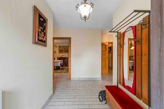 Lutselusstraat 84: Te renoveren gezinswoning (HOB) op 18a70ca met 5 slaapkamers en zicht op achterliggende weilanden.<br /><br />Indeling: Inkomhal, gastentoilet, vestiair, leefruimte, living, keuken met toegang naar het terras en de tuin, 3 slaapkamers, berging, technische ruimte en garage.<br />1e Verdieping: 2 slaapkamers en zolder.<br /><br />Comfort: Keuken is ingericht met elektrisch vuur, oven, dampkap en spoelbak. Badkamer is ingericht met een bad, lavabomeubel en aansluiting wasmachine. <br /><br />Energie: Houten ramen met enkel glas. Centrale verwarming op mazout. EPC-score: 725kWh/m² (F). Dak is niet geïsoleerd.<br /><br />KI: 629.<br />Bewoonbare opp.: 147m².<br />Perceel opp.: 18a70ca.<br />Vraagprijs: 245.000 euro.<br />Meer informatie via kantoor op 0472/74.24.33 of joris@vastgoedvalkenborgh.be<br /><br />