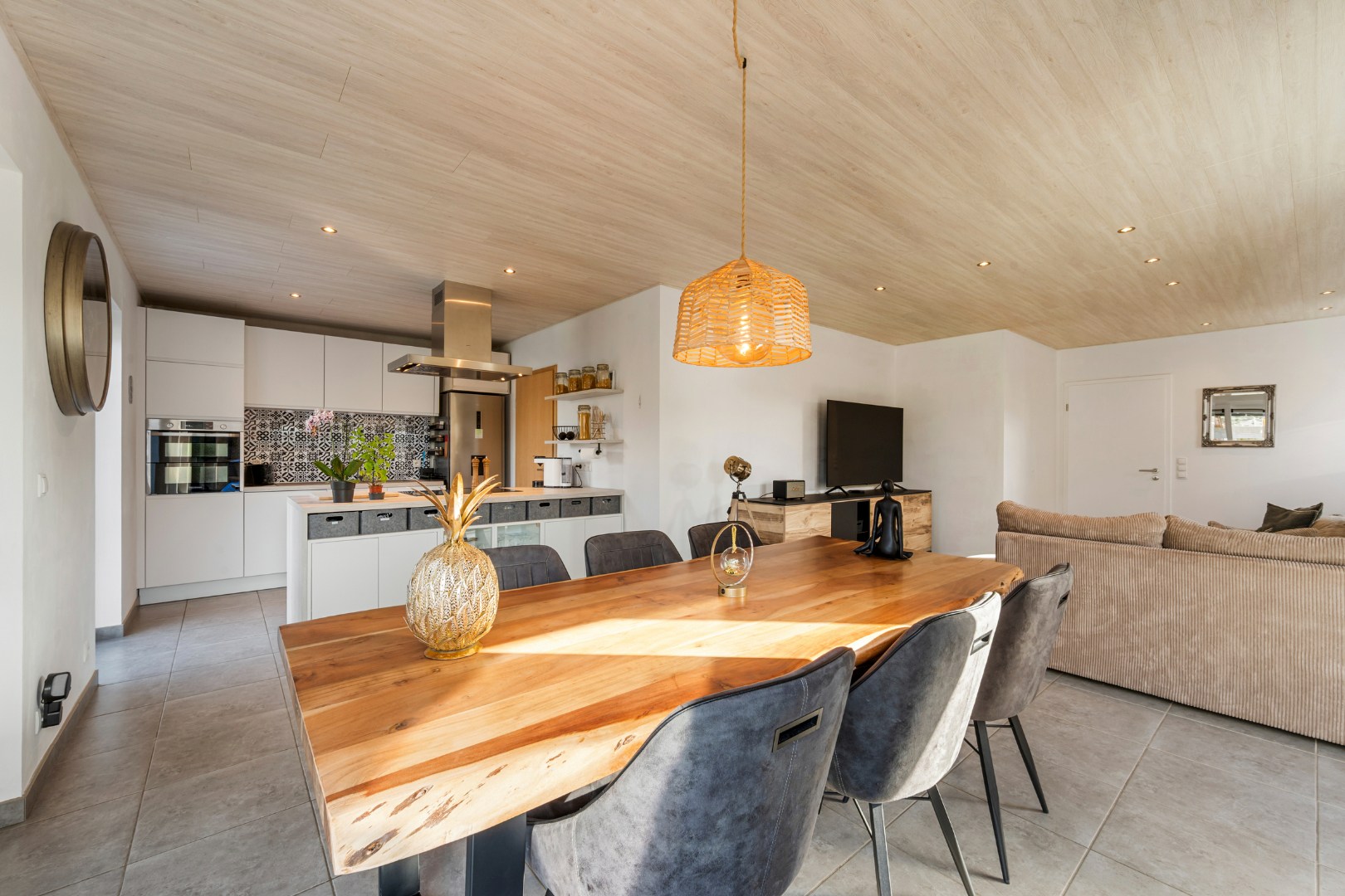 Instapklare, open woning met 4 slaapkamers en dressing, 2 garages en zonnige tuin in Menen - foto 3