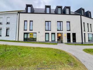 Dit LUXE appartement bevindt zich op de gelijkvloerse verdieping van een recent opgeleverde residentie in het idyllische Nukerke, een charmante...