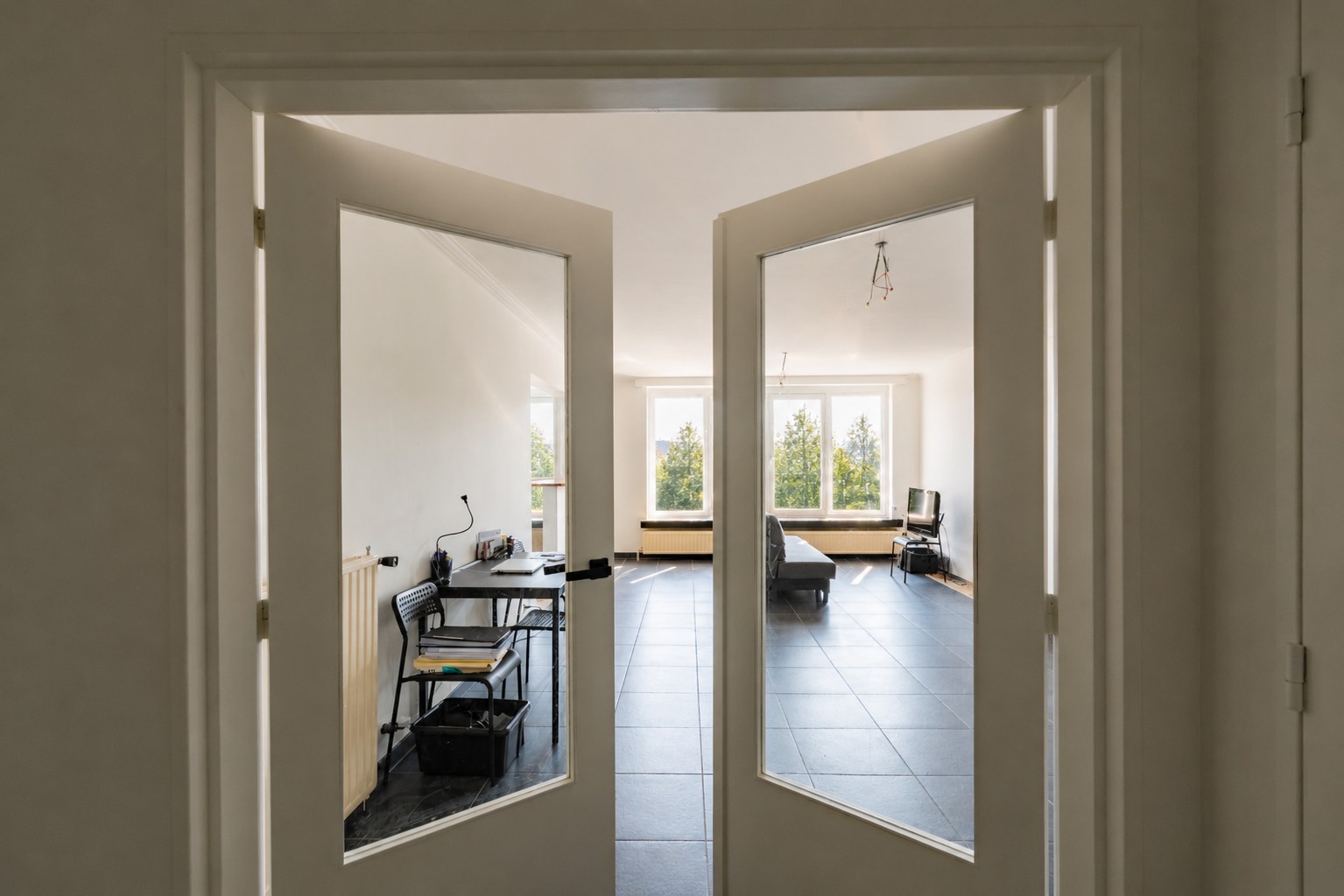 Vernieuwd appartement met 2 slaapkamers - foto 4