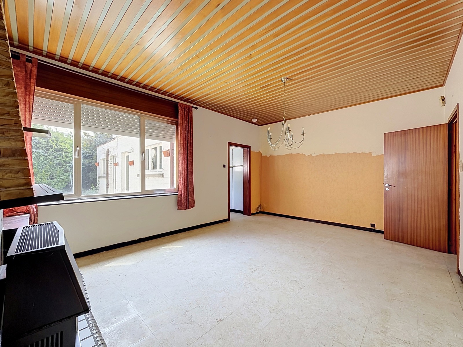 Woning met 4 SLPK, Tuin, Garage én mooi renovatiepotentieel! - foto 4