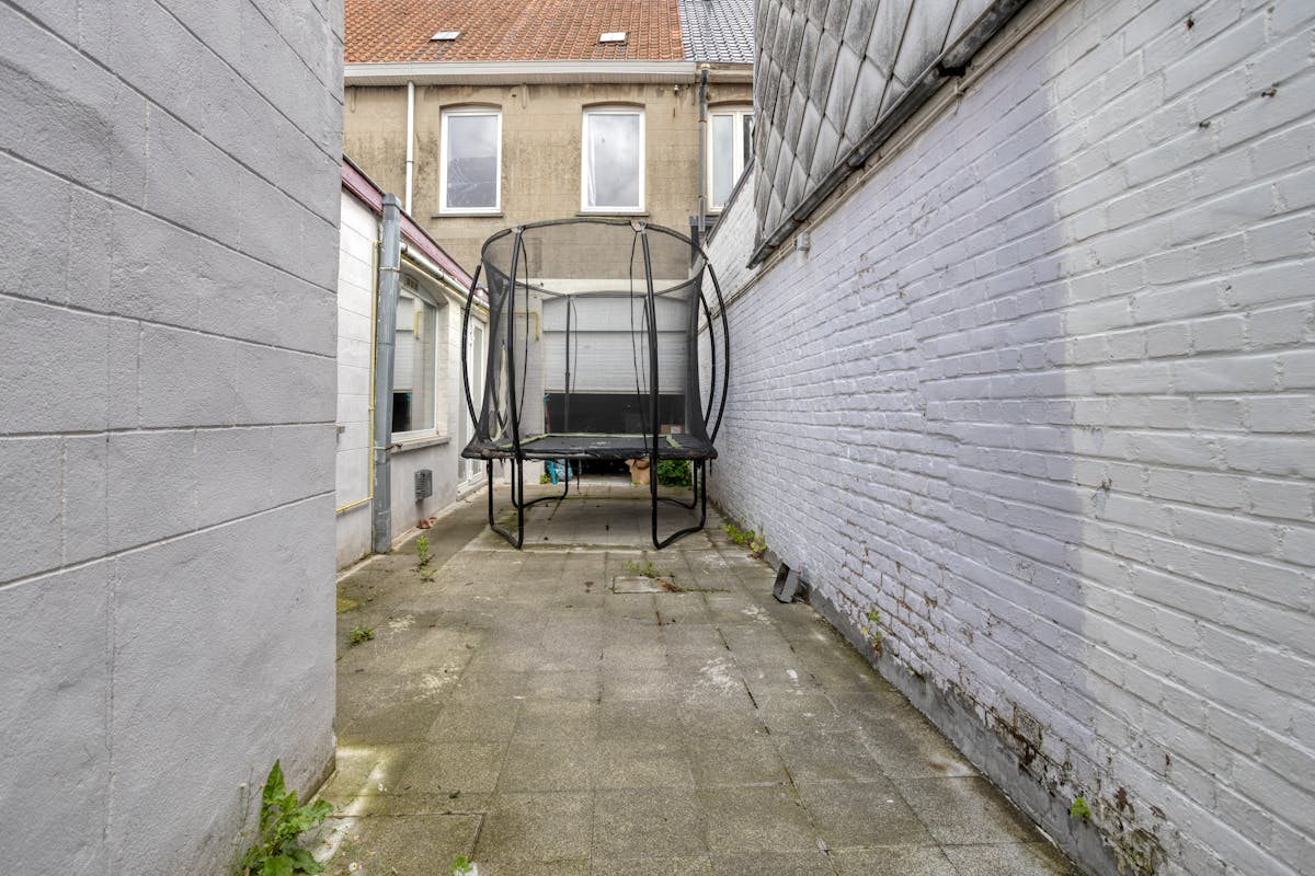Een ruim huis vol potentieel te koop in Izegem - foto 5