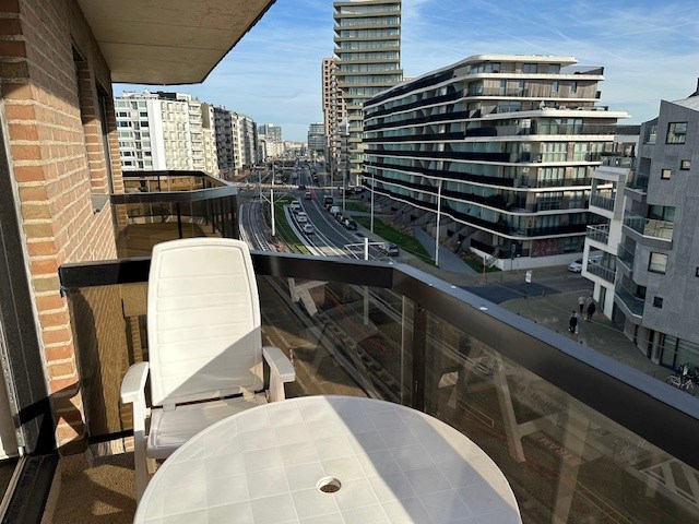 Zonnige ruime studio met terras op 100 meter van zee. Ideaal voor beleggers of tweede verblijf aan zee. - foto 1