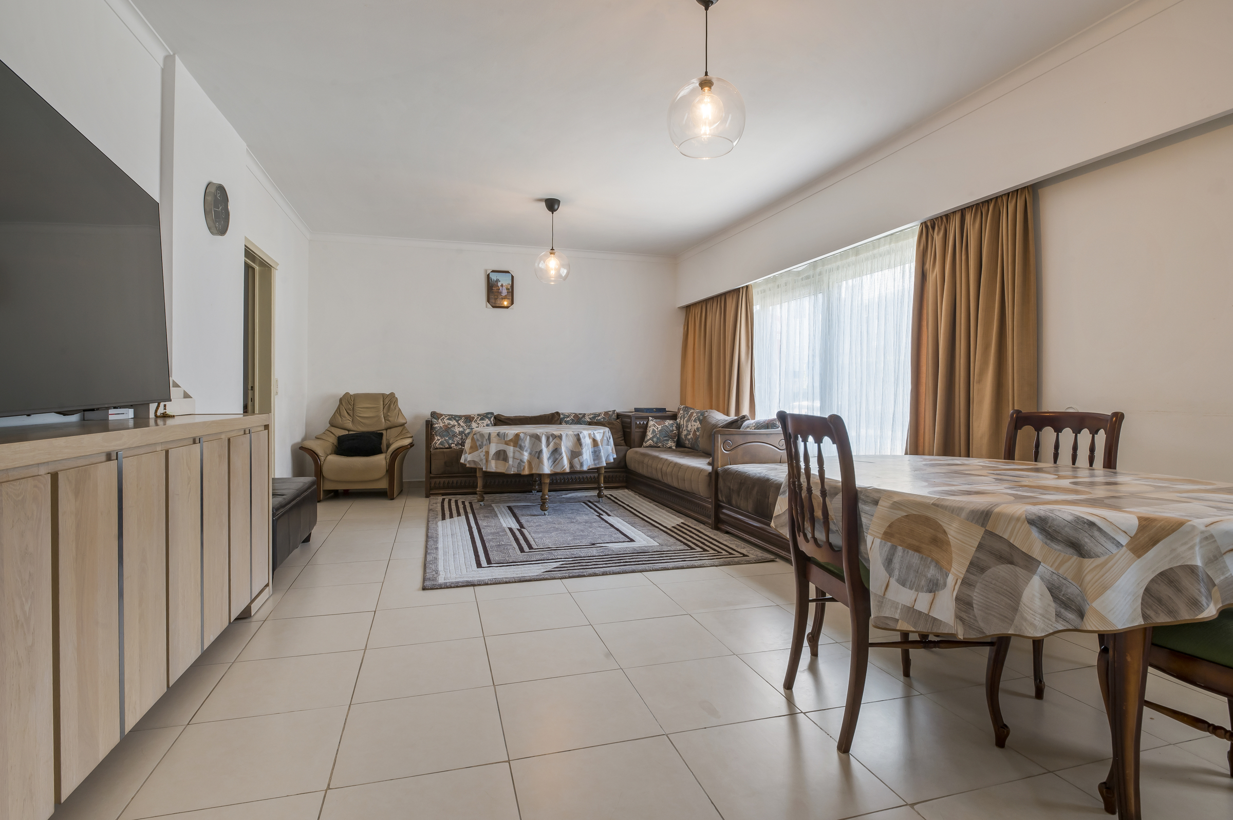 Gelijkvloers appartement met 3 slaapkamers en garage - foto 1