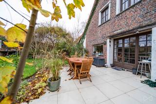 Huldenberg – Ontdek dit uniek pand, gelegen in een rustige en groene omgeving, op wandelafstand van het centrum, openbaar vervoer en de...