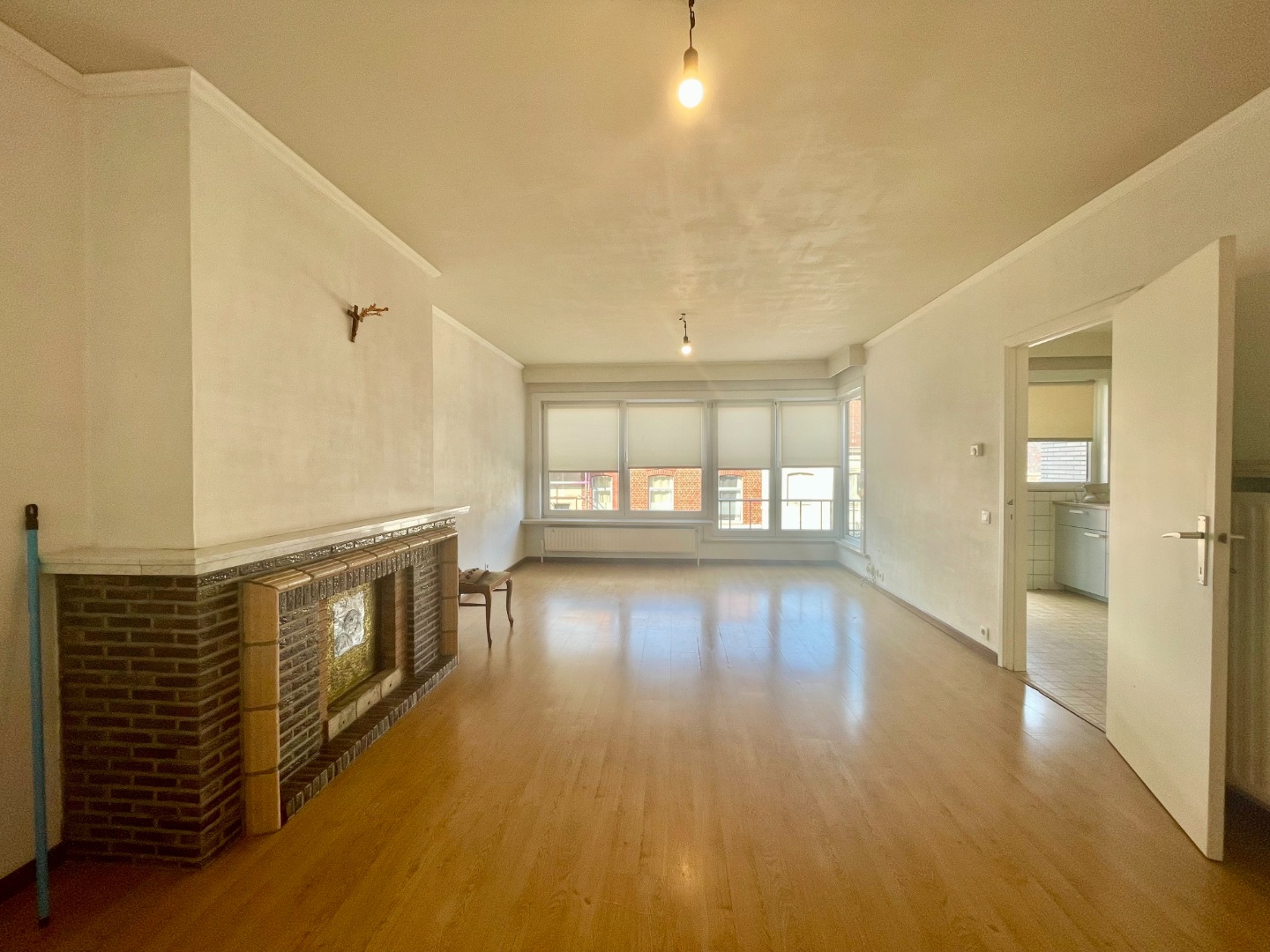 Te huur, lichtrijk 2 slaapkamer appartement met 2 terrassen en garagebox in centrum Ronse - foto 2