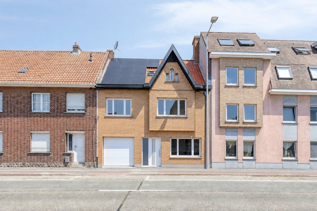 Gerenoveerde gezinswoning met vijf slaapkamers te Merelbeke - foto 4