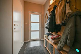 Ontdek deze verrassend ruime ééngezinswoning met inpandige garage, beschikkende over een riante bewoonbare oppervlakte van maar liefst 272 m²...