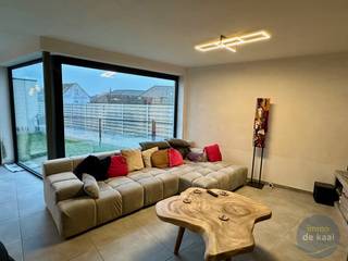 Goed gelegen nieuwbouwappartement gelijkvloers in Lombardsijde. Residentie Lombard'sea is een kleinschalig gebouw. Mooie woonkamer met gezellige open...