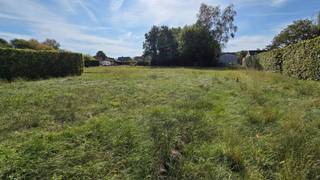 SCHRIEK - Bouwgrond van 14 are 59 ca voor open bebouwing met mogelijkheid bijgebouw-bergplaats tot 75m².Zuid georiënteerd.Breedte: vooraan 18 meter...