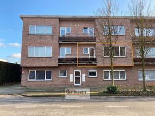 <p><span>Ruim appartement met 2 slaapkamers, polyvalente ruimte, zuidgericht terras van 5 m².</span></p><p><span> </span></p><p><span>De garagebox gelegen in de ondergrondse parking is verplicht mee aan te kopen aan € 25.000.  </span></p><p><span> </span></p><p><span>Het appartement is momenteel verhuurd aan € 975/maand. De huurder werd opgezegd, het appartement is beschikbaar vanaf 15 november 2026.</span></p><p><span> </span></p><p><span> </span></p><p><span>Bijzonderheden:</span></p><p><span> </span></p><p><span>Gelegen nabij het centrum van Brasschaat</span></p><p><span>Alle nutsvoorzieningen zijn individueel. </span></p><p><span>Epc-label B</span></p><p><span>Polyvalente ruimte: bureel, dressing, berging, slaapkamer...</span></p><p><span> </span></p>