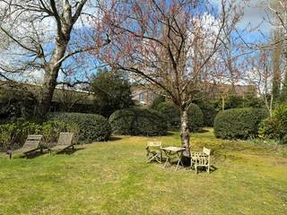 Zeer gunstig gelegen woning op wandelafstand van het centrum van Reet!  Alle winkels, grootwarenhuis Carrefour en verschillende scholen liggen in...