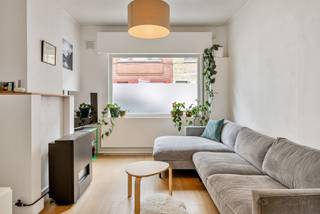 Just a stone’s throw from the centre of Ghent, you will find this quiet and cosy home. As soon as you enter, the long entrance hall leads you to...